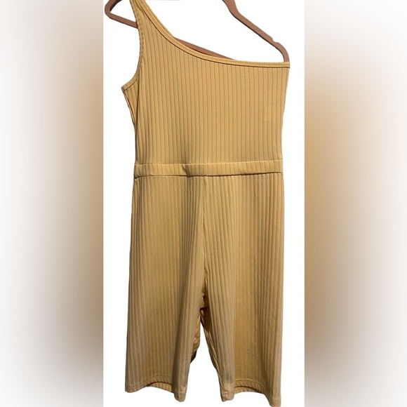 Shein Large Yellow Tan one sleeve shorts Romper - Picture 1 of 7